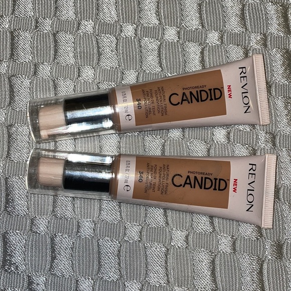 Revlon PhotoReady Candid Natural Finish Foundation - Picture 2 of 12